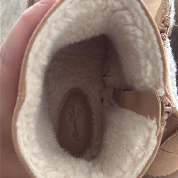 NWT- Universal Thread- Tan Suede Ankle Boots with Shearling Lining- Wmens size 8 - Picture 7 of 8